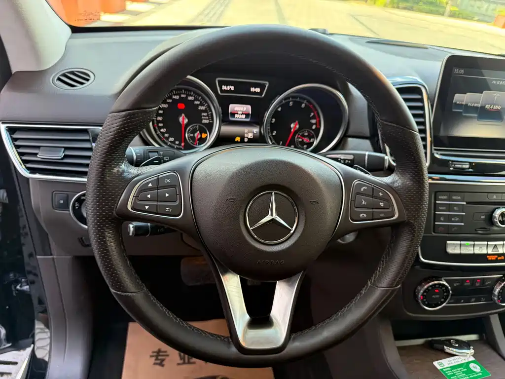 Mercedes-Benz GLE (Import) — миниатюра 23