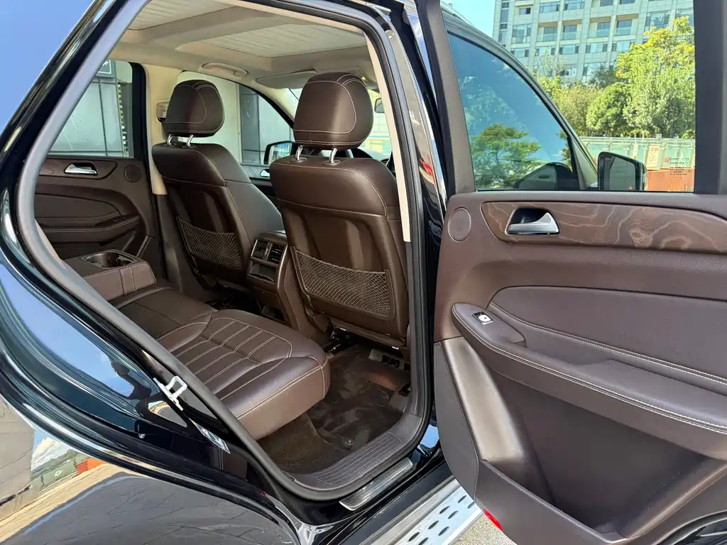 Mercedes-Benz GLE (Import) — миниатюра 43