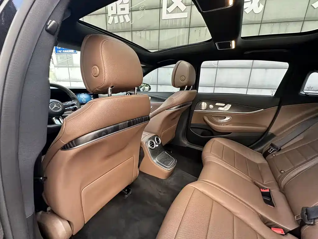 Mercedes-Benz E-Class — миниатюра 11