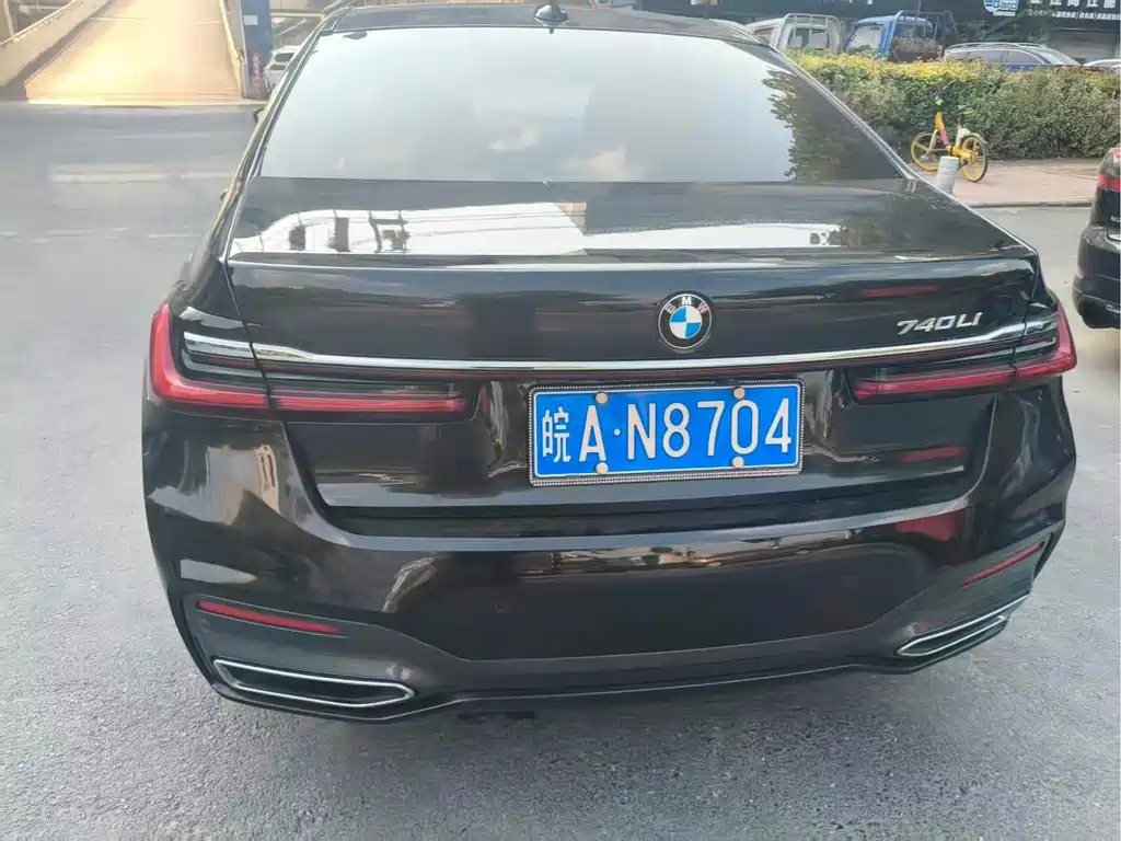 BMW 7 Series — миниатюра 5