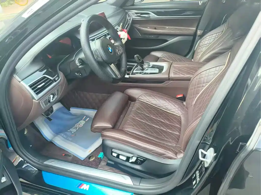 BMW 7 Series — миниатюра 6
