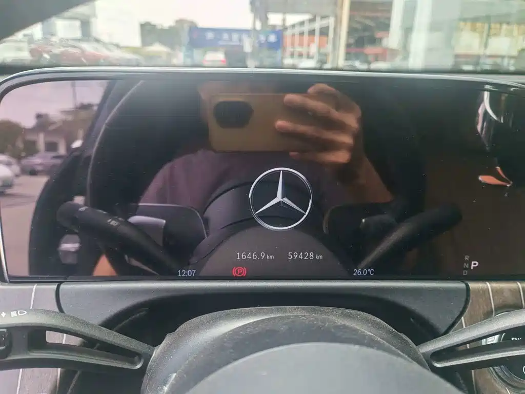 Mercedes-Benz E-Class — миниатюра 7