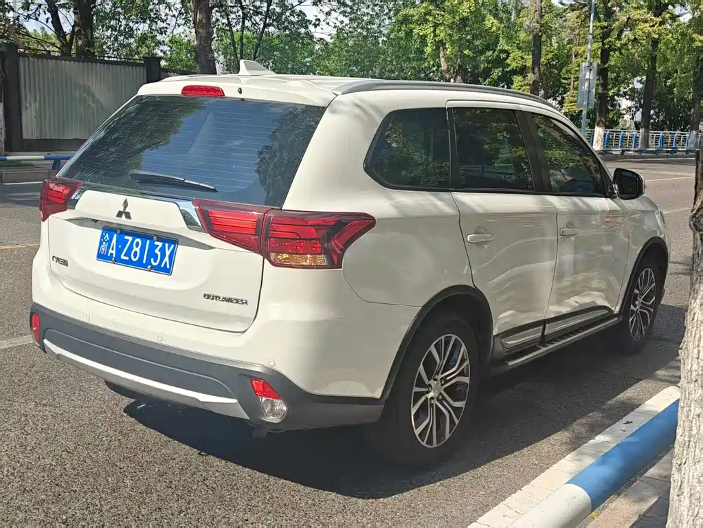 Mitsubishi Outlander — миниатюра 9