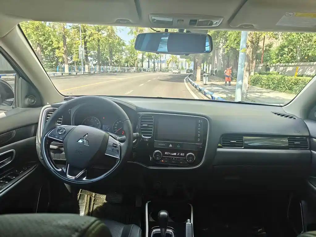 Mitsubishi Outlander — миниатюра 5