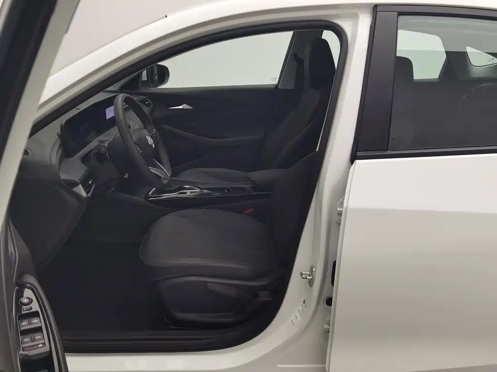 Buick Verano — миниатюра 10