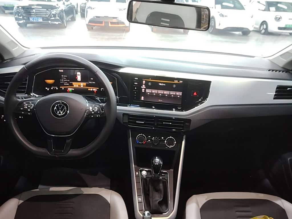 Volkswagen Polo 1.5 л 2023 г. Белый, пробег 25900 км