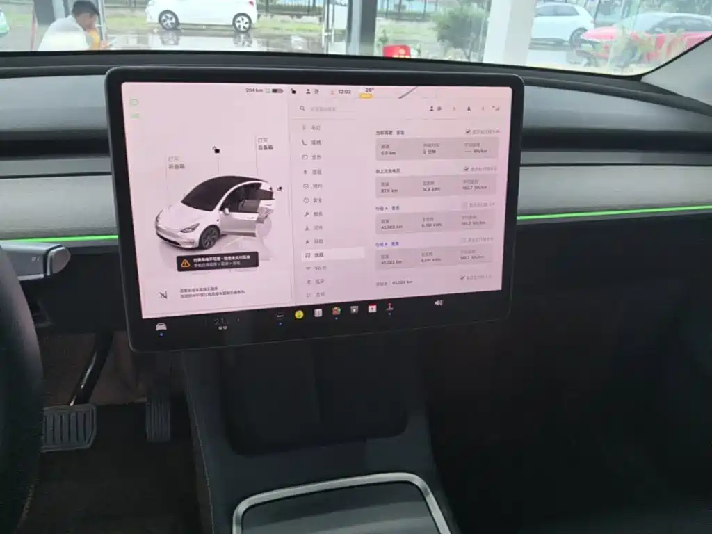 Tesla Model Y — миниатюра 13