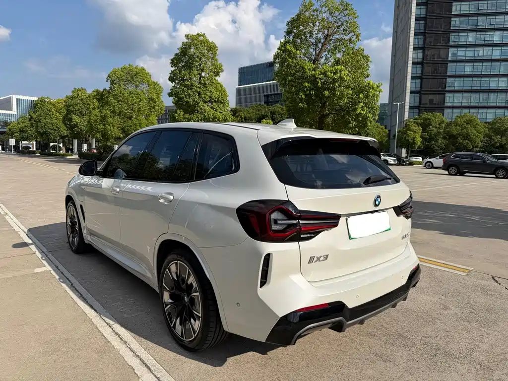 BMW iX3 — миниатюра 15