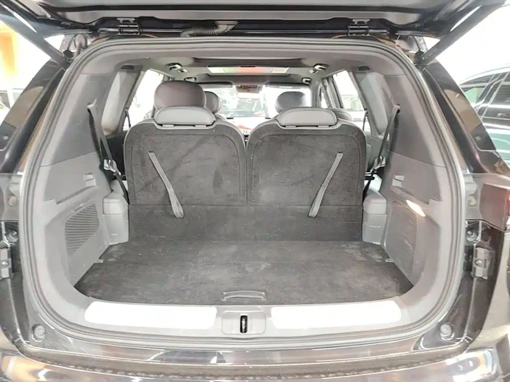 Dongfeng eπ008 2025 210Ultra 6 мест