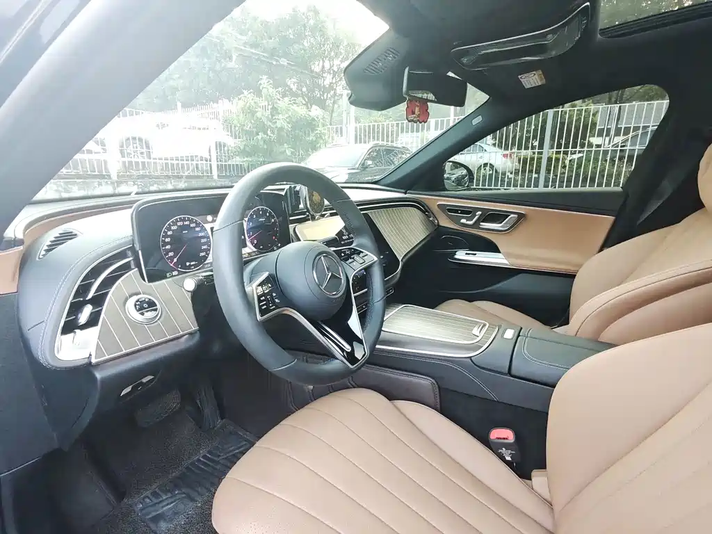Mercedes-Benz E-Class — миниатюра 9