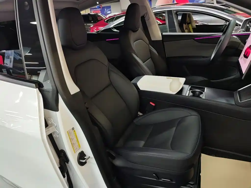 Tesla Model Y — миниатюра 25