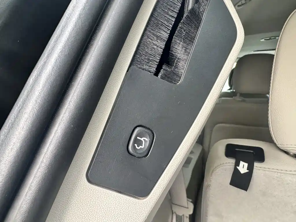 Chrysler Grand Voyager (Import) — миниатюра 7