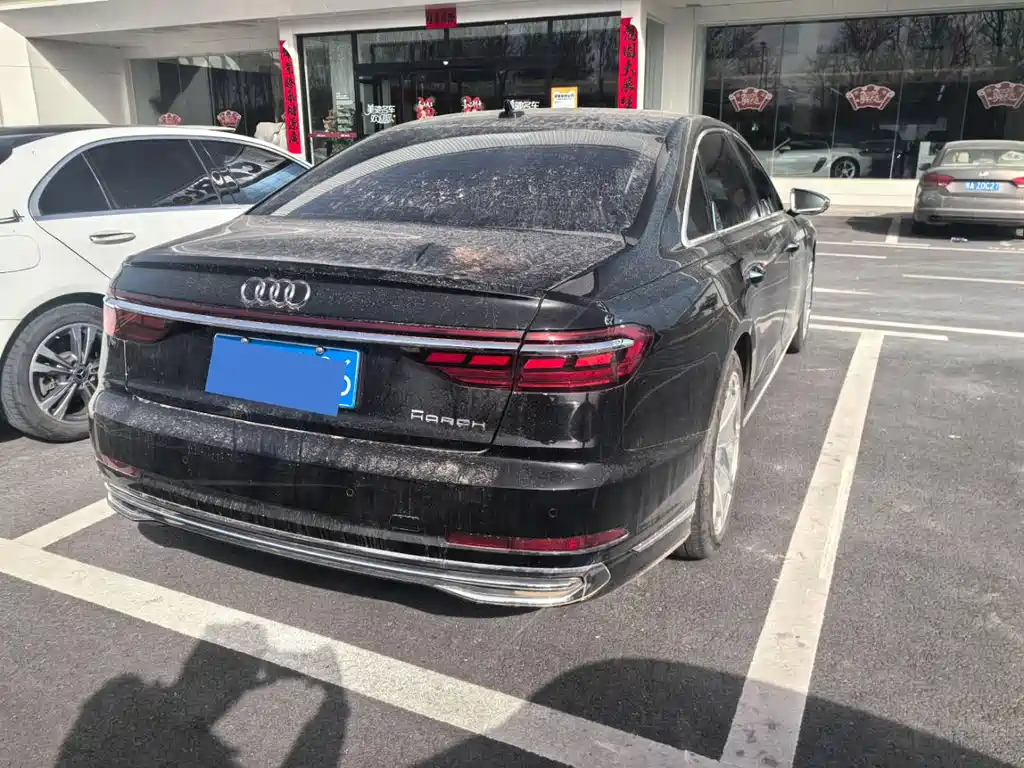 AUDI A8