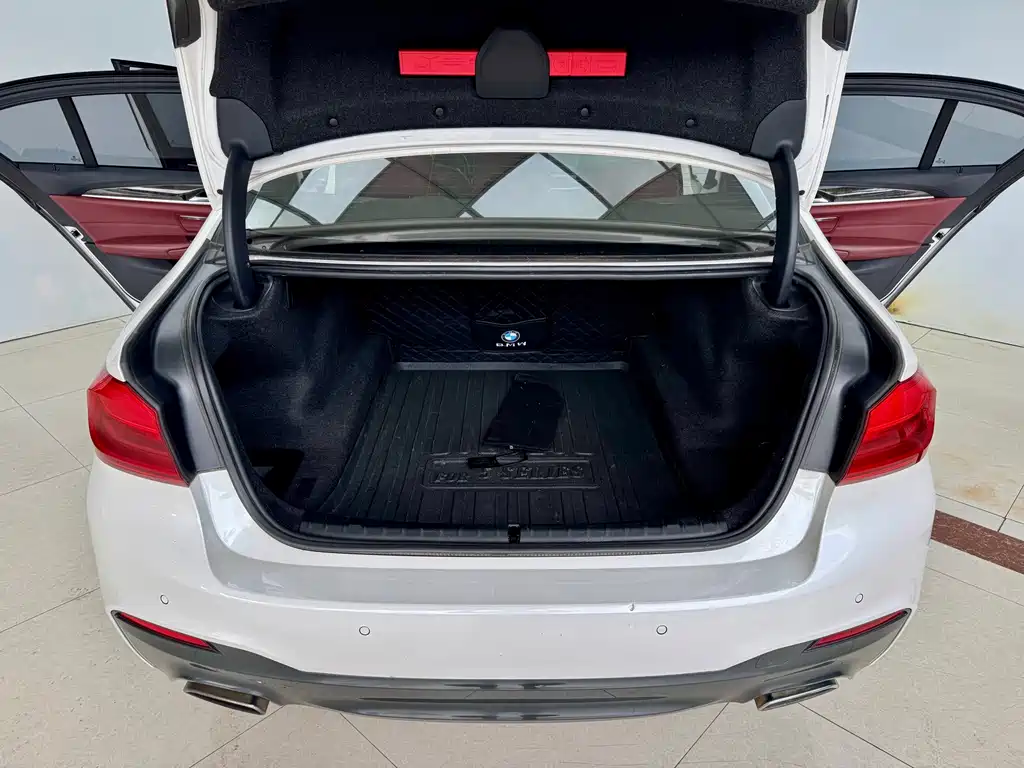 BMW 5 Series — миниатюра 24