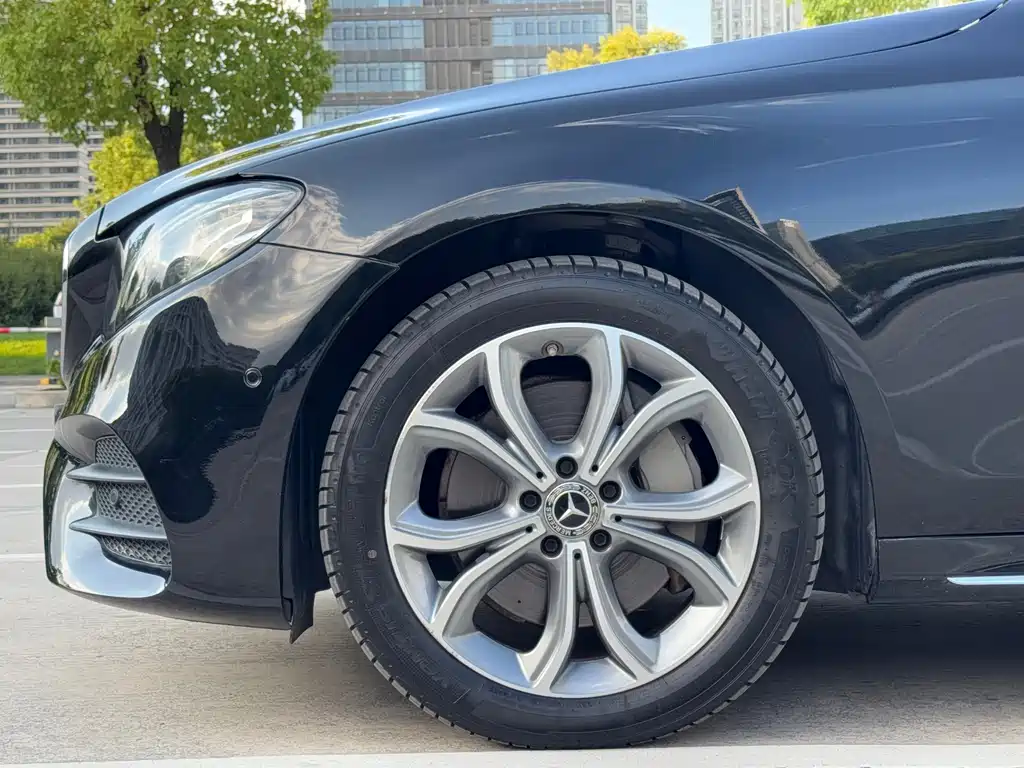 Mercedes-Benz E-Class — миниатюра 17