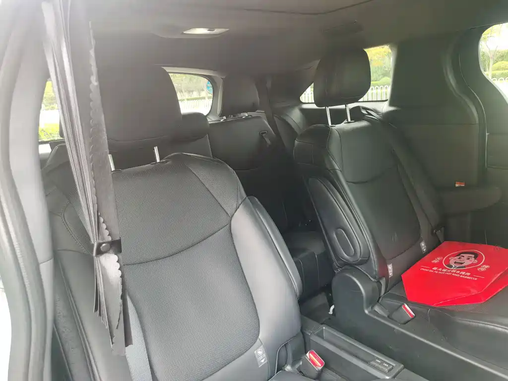 Toyota Granvia — миниатюра 15
