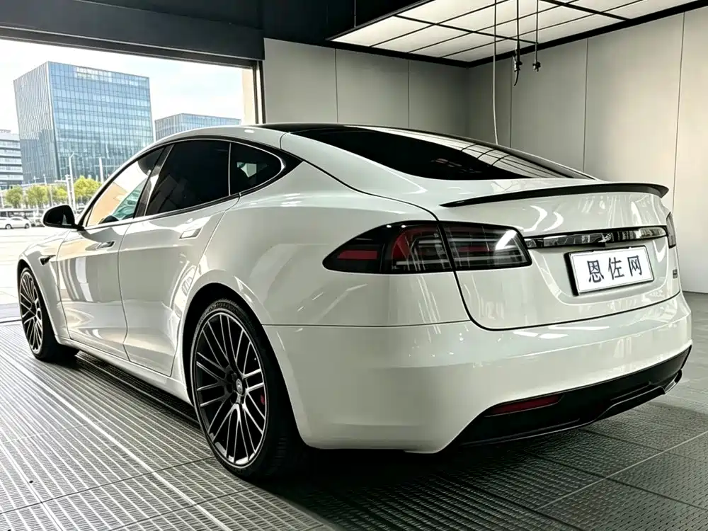 Tesla Model S — миниатюра 7