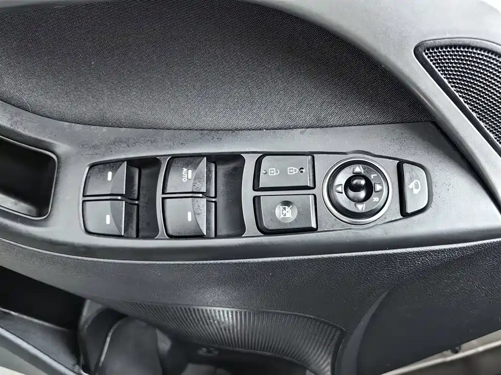 Hyundai Elantra Langdong — миниатюра 9