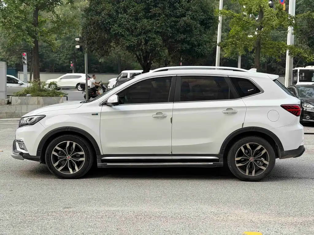 Roewe RX5 — миниатюра 4