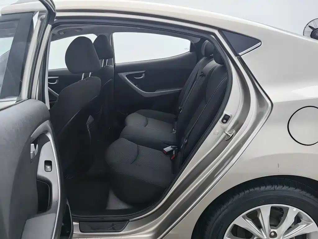 Hyundai Elantra Langdong — миниатюра 15