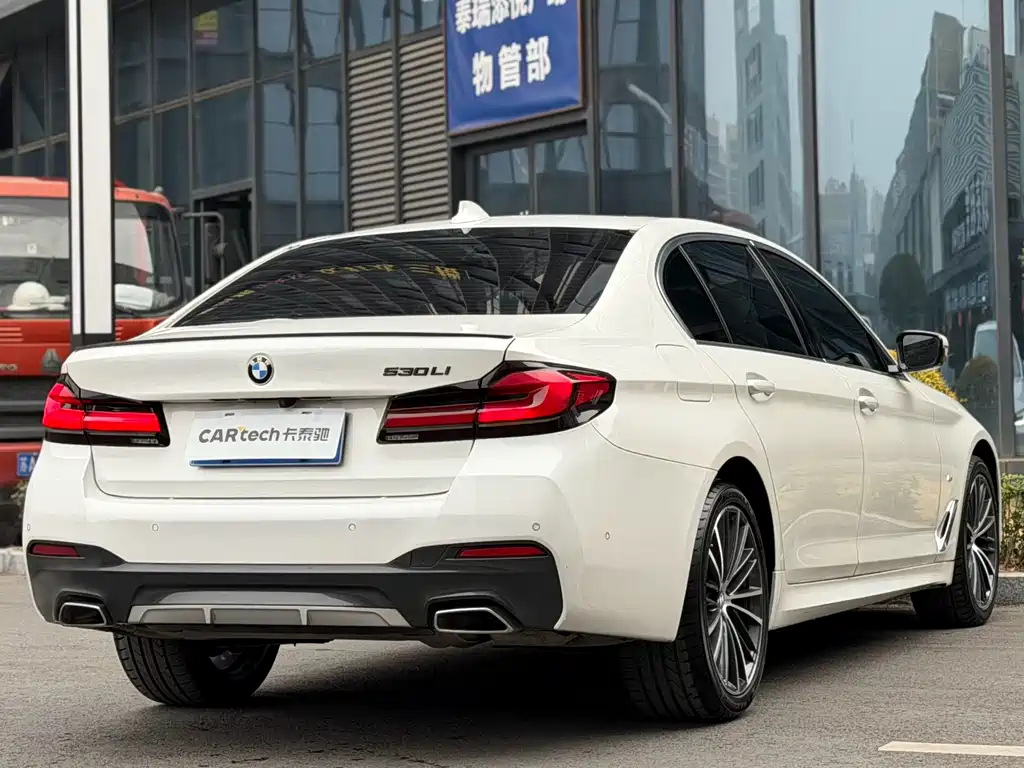 BMW 5 SERIES