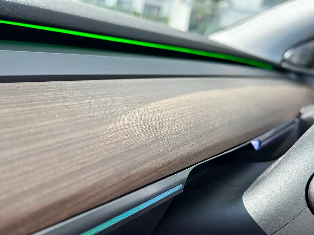 Tesla Model Y — миниатюра 16