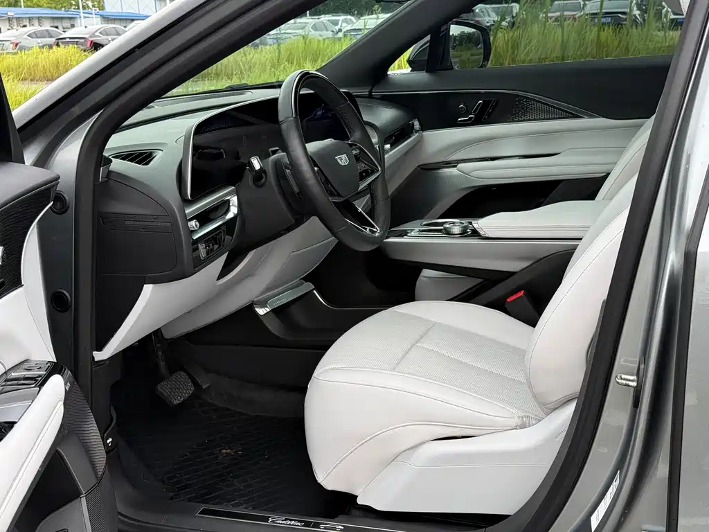 Cadillac Lyriq — миниатюра 4