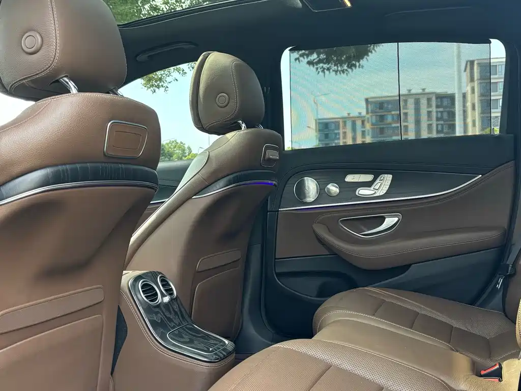 Mercedes-Benz E-Class — миниатюра 9