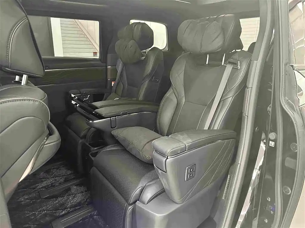 Toyota Vellfire — миниатюра 12