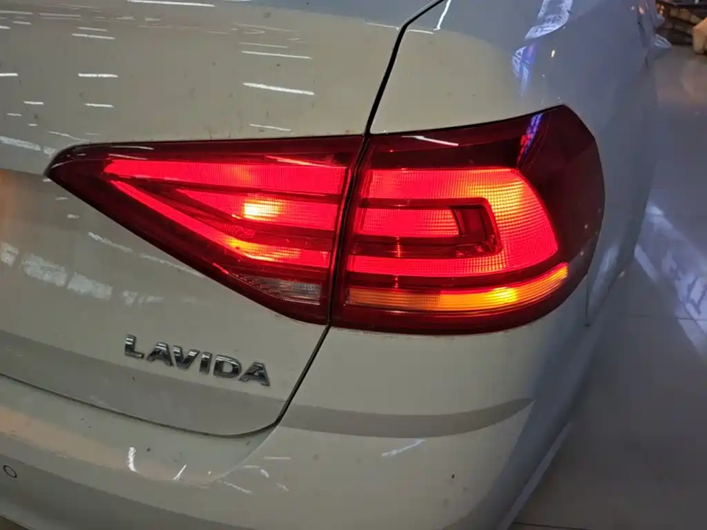 Volkswagen Lavida — миниатюра 8