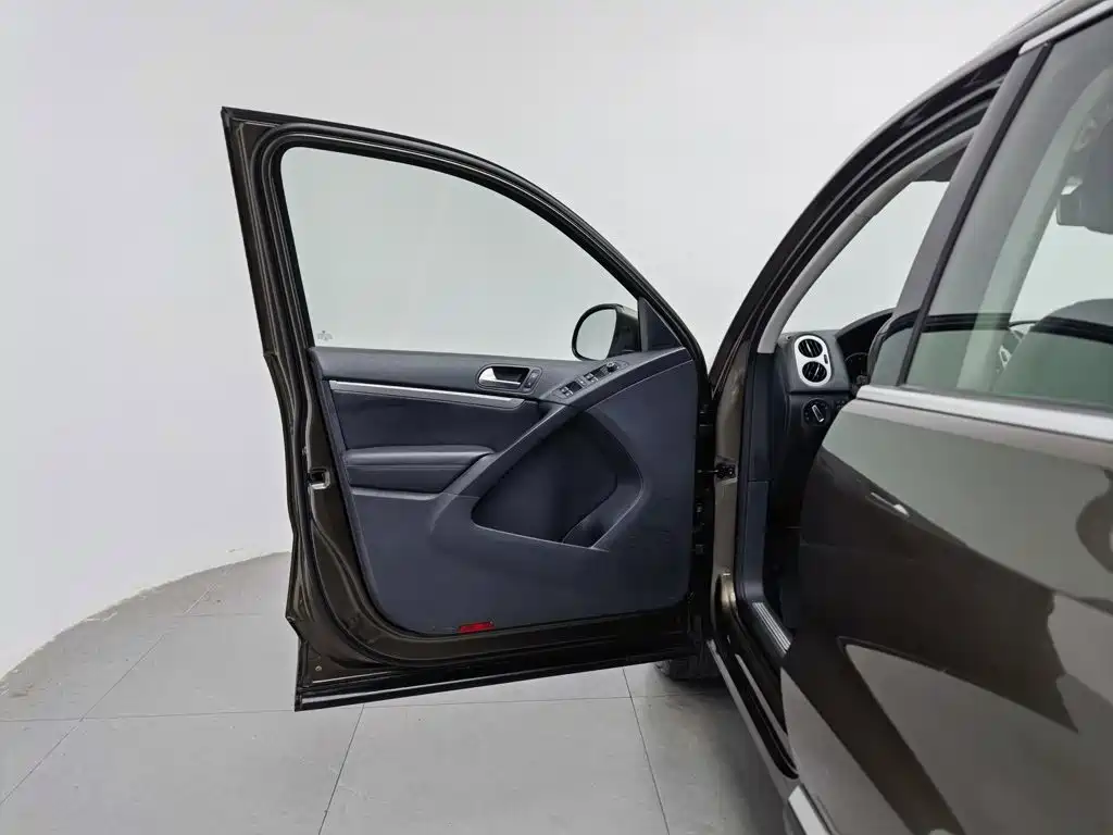 Volkswagen Tiguan — миниатюра 8