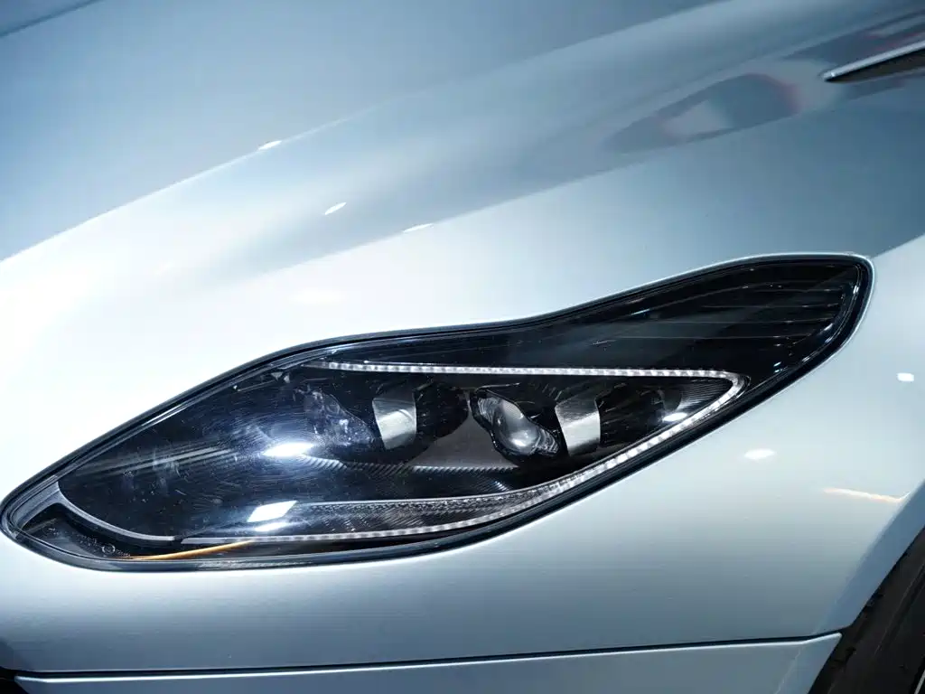 Aston Martin DB11 — миниатюра 47