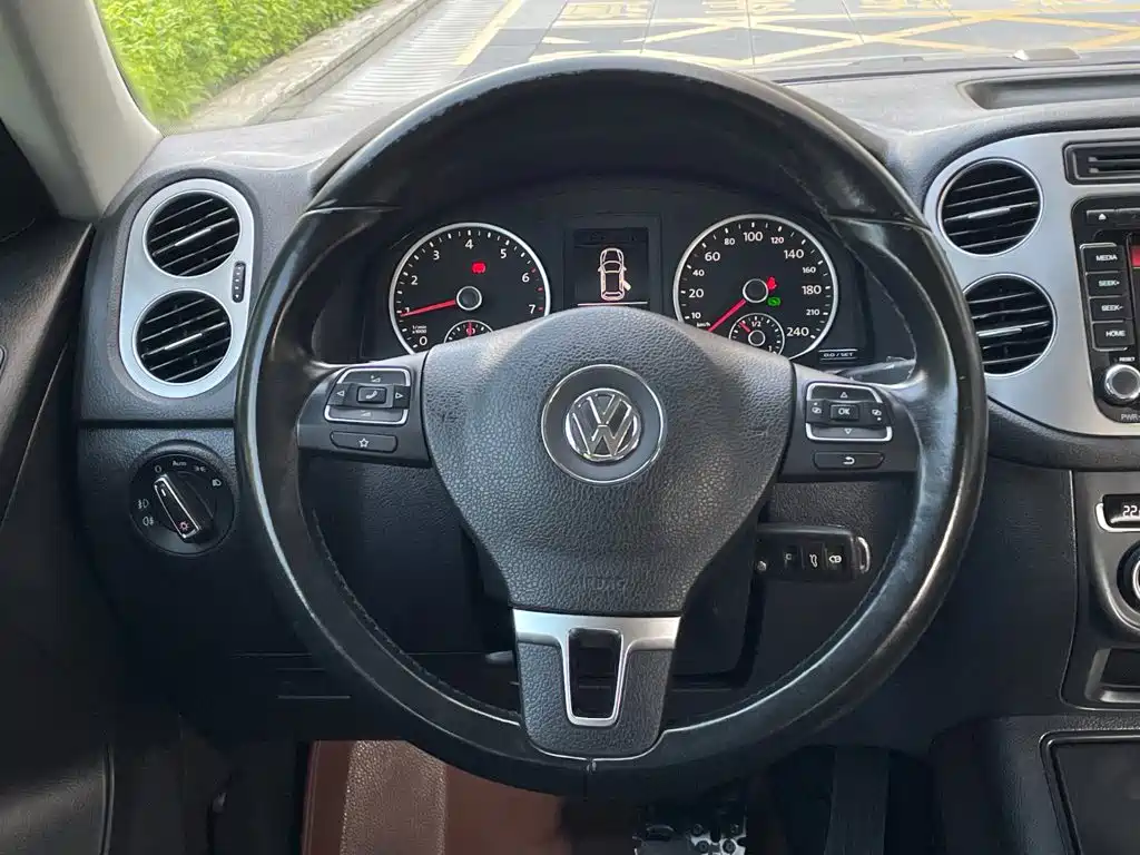 Volkswagen Tiguan — миниатюра 16