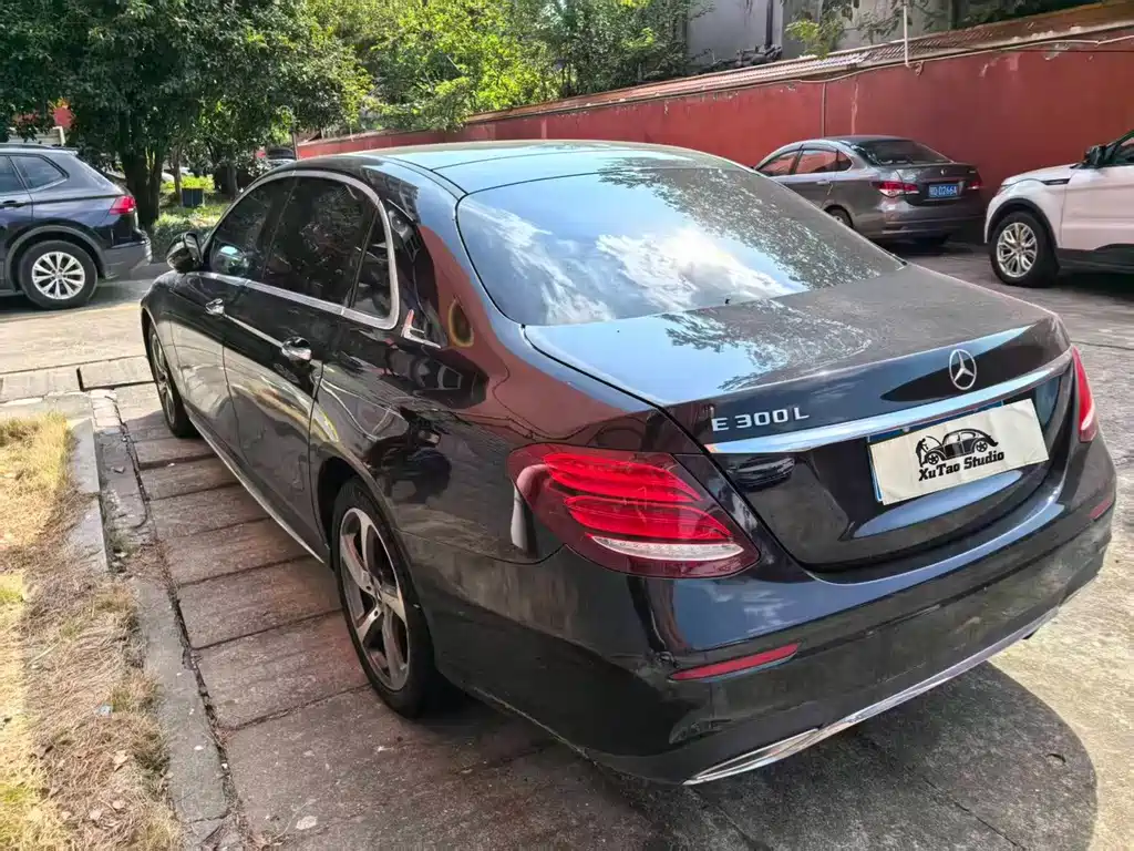 Mercedes-Benz E-Class — миниатюра 6
