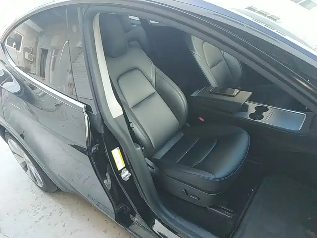 Tesla Model Y — миниатюра 25