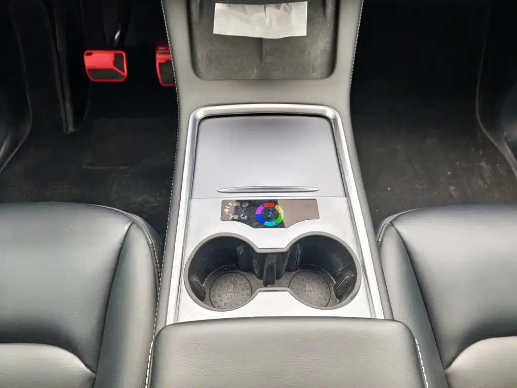 Tesla Model Y — миниатюра 16