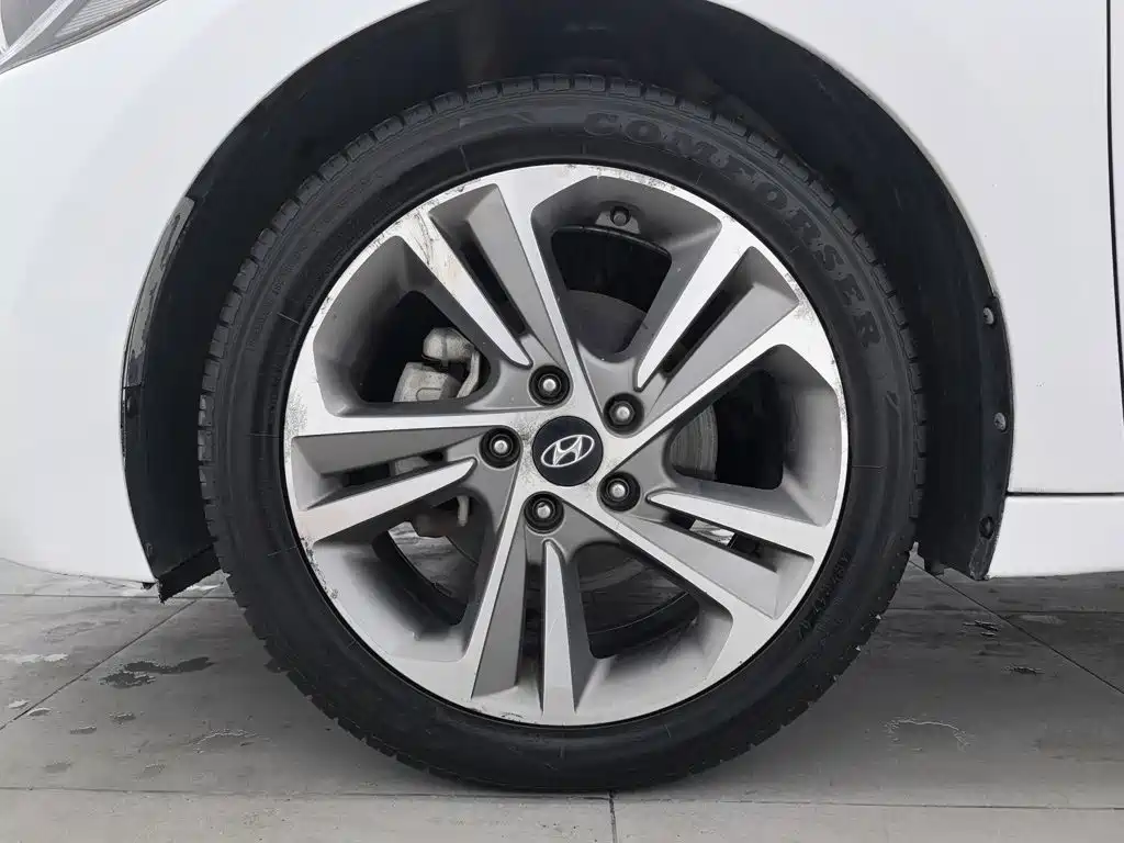 Hyundai Elantra — миниатюра 17