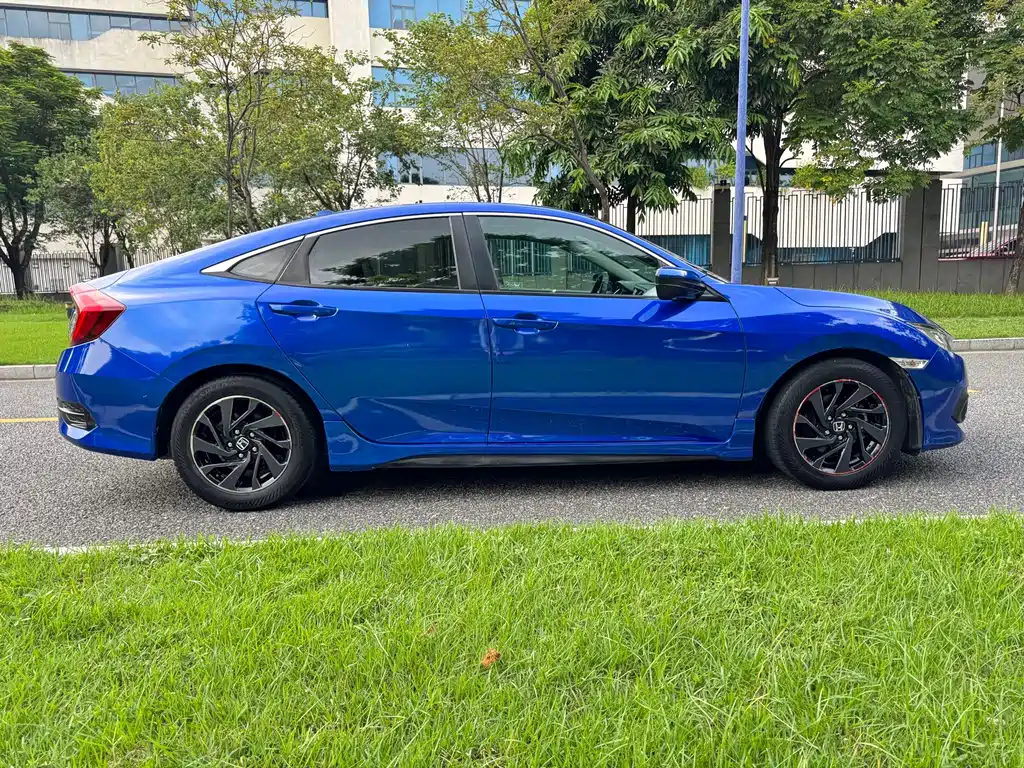 Honda Civic — миниатюра 8