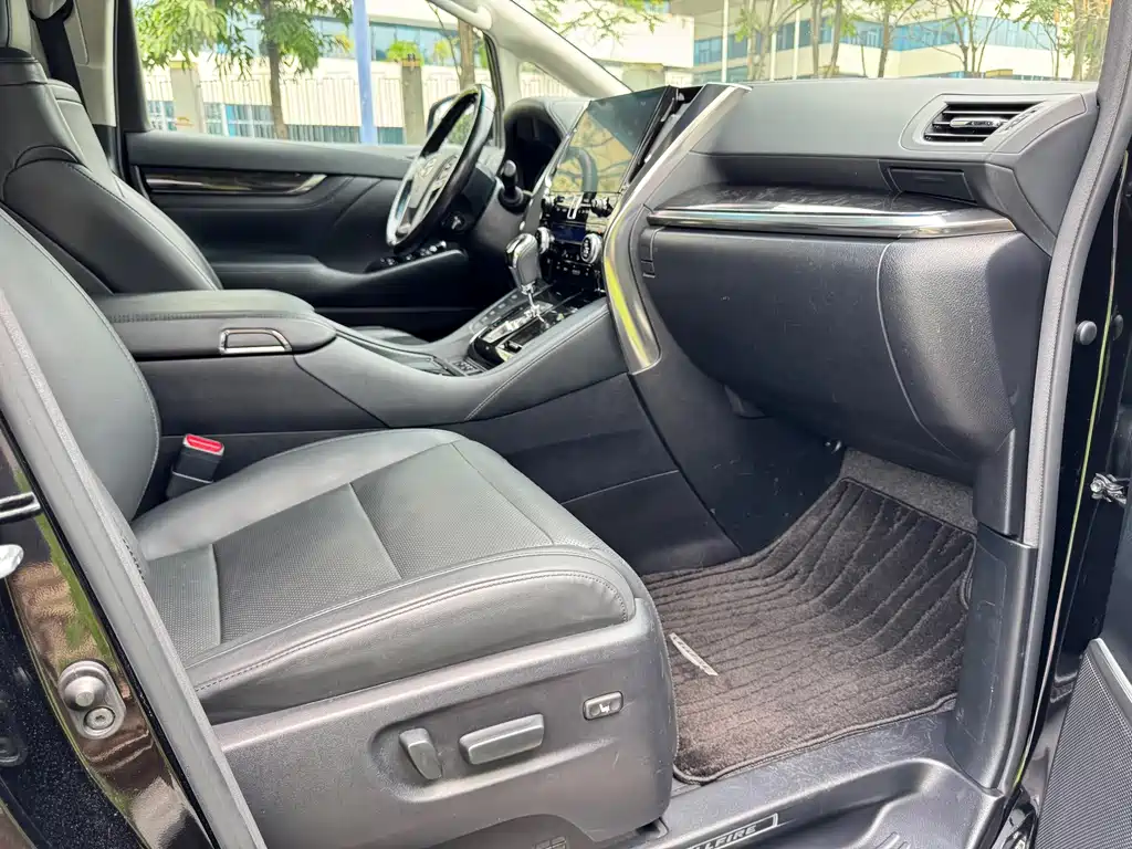 Toyota Vellfire — миниатюра 14