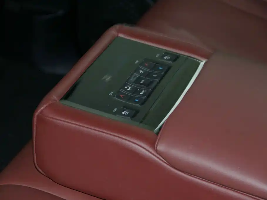 Lexus LX — миниатюра 23