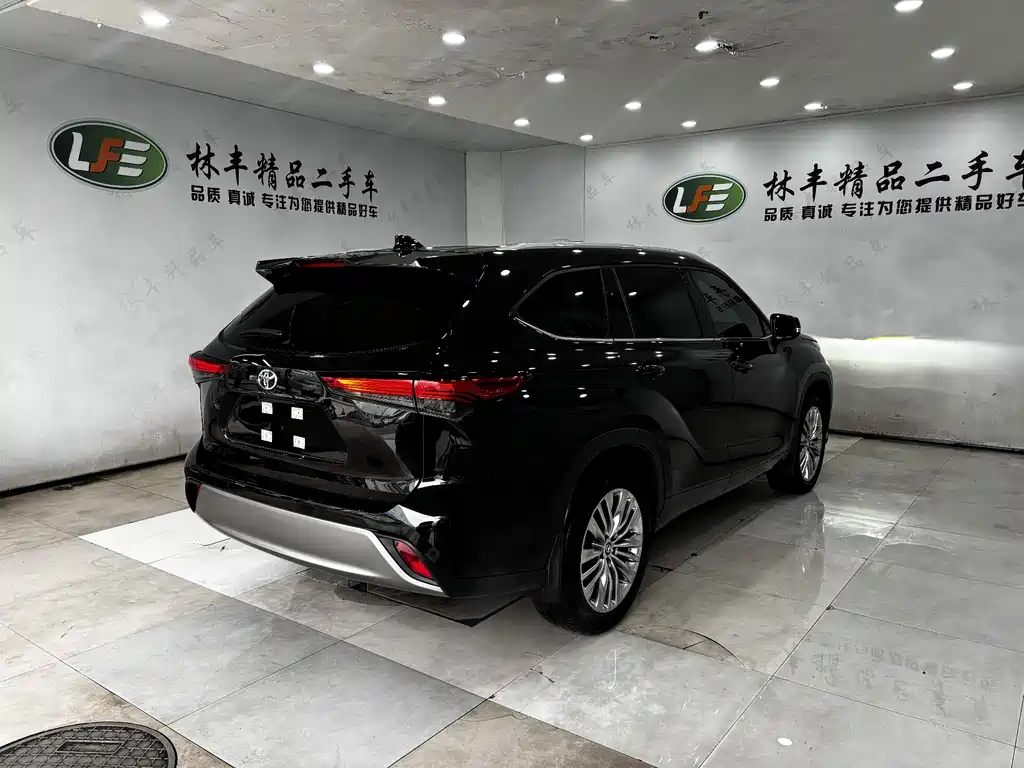TOYOTA HIGHLANDER