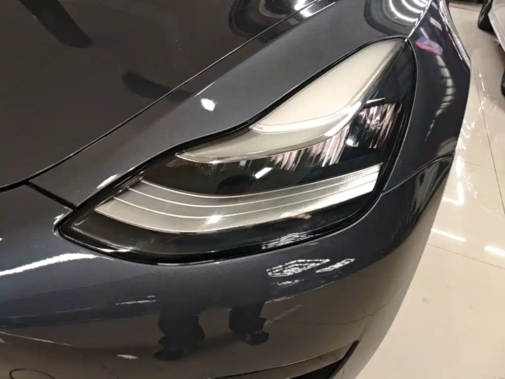Tesla Model 3 — миниатюра 24