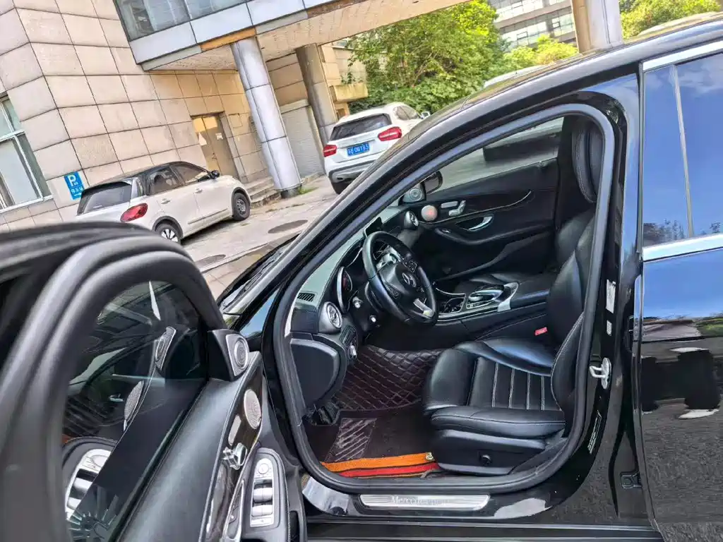 Mercedes-Benz C-Class — миниатюра 7