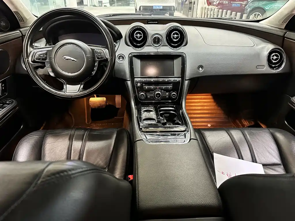 Jaguar XJ — миниатюра 13