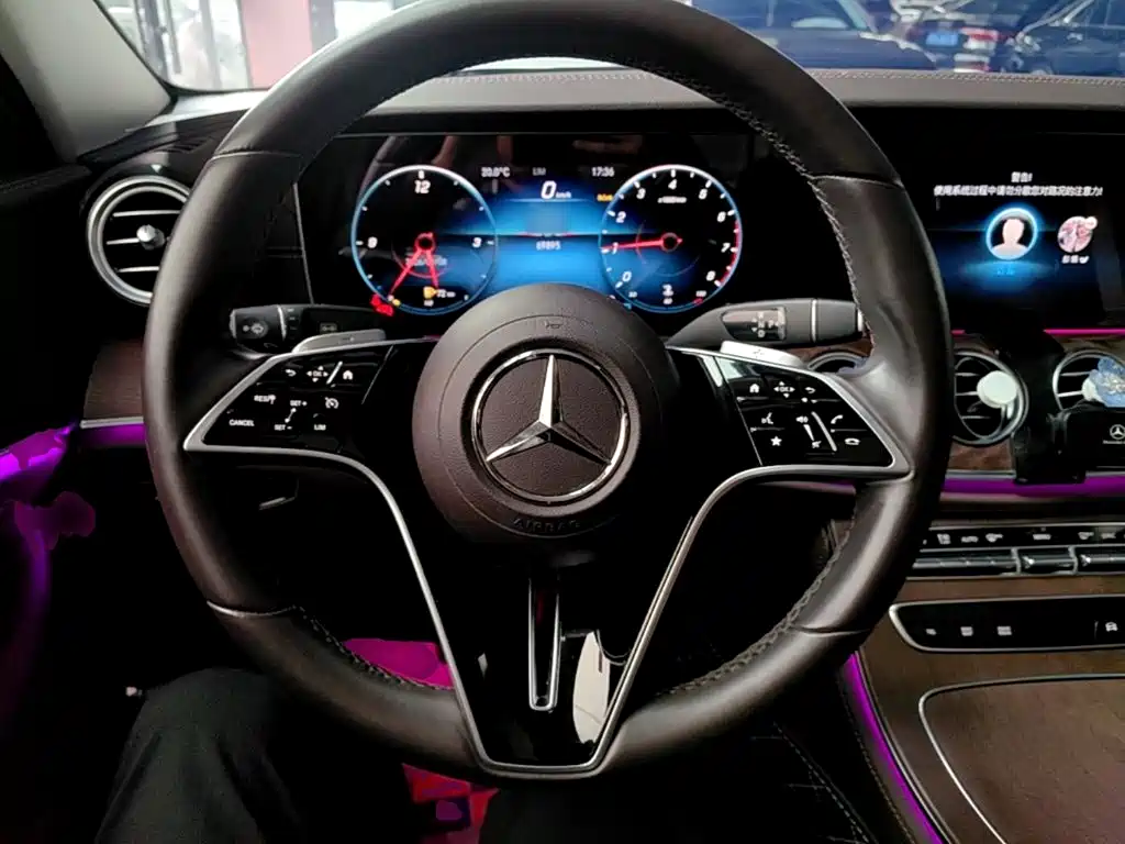 Mercedes-Benz E-Class — миниатюра 11