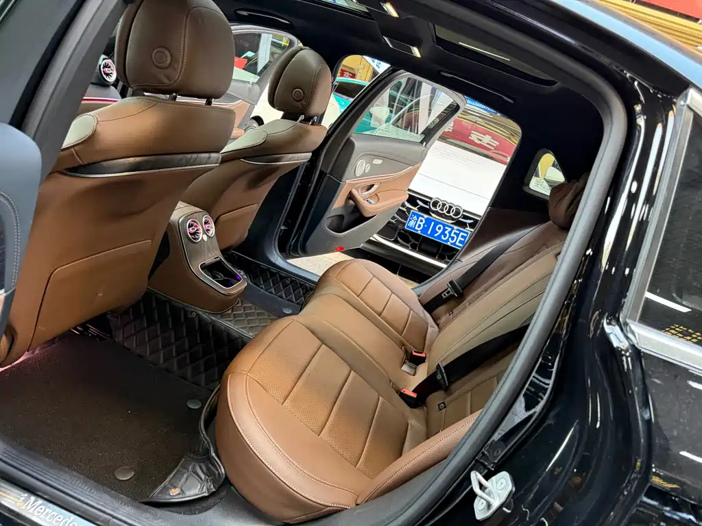 Mercedes-Benz E-Class — миниатюра 11