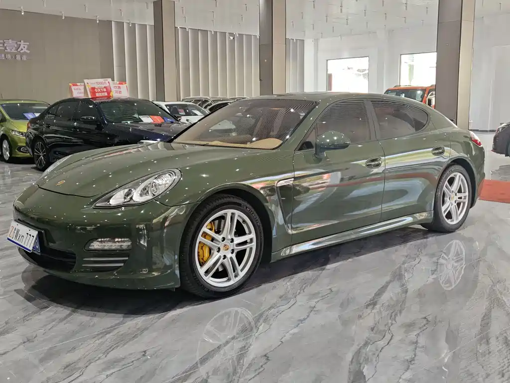 Porsche Panamera 2010 Panamera 4S 4.8L