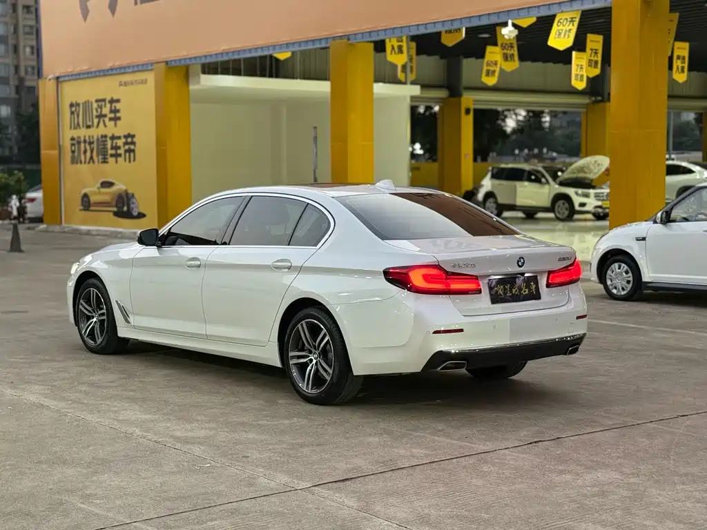 BMW 5 Series — миниатюра 14