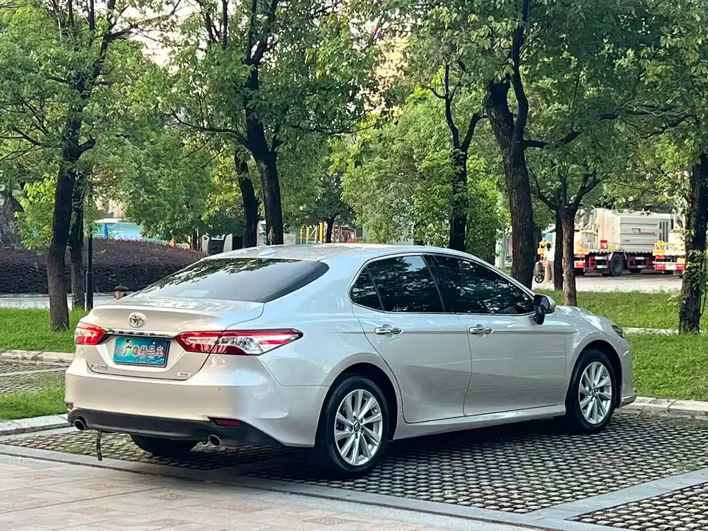 Toyota Camry — миниатюра 2