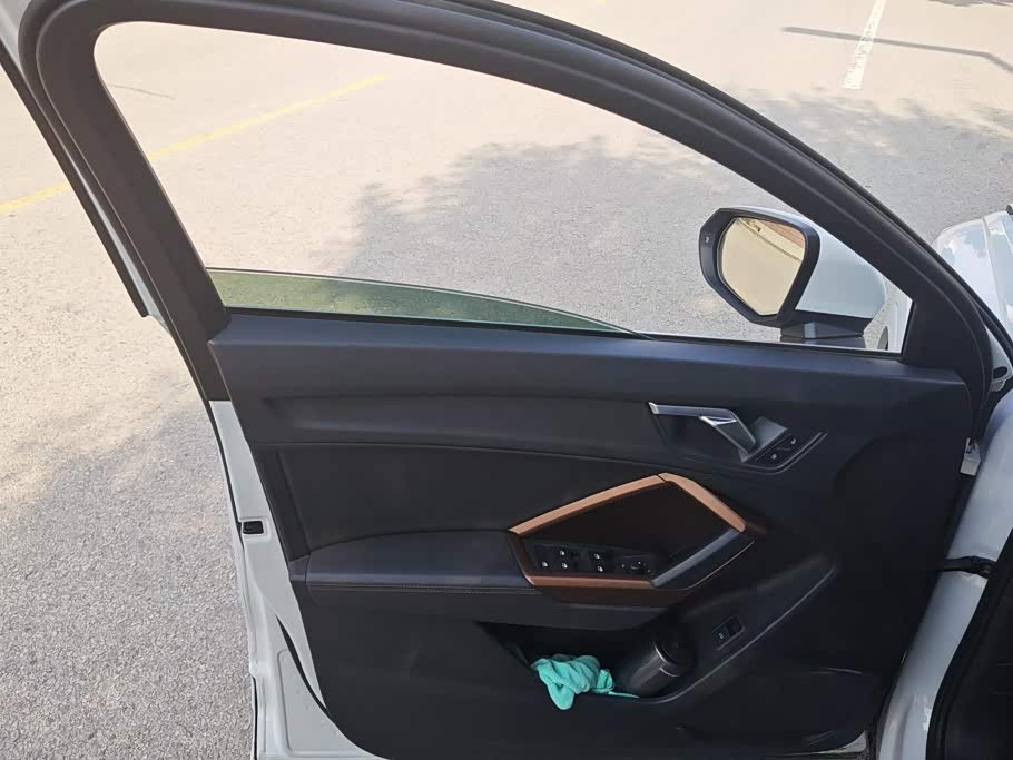 Audi Q3 1.4 л 2021 г. Белый, пробег 45900 км